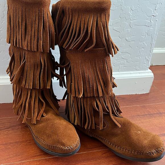 Minnetonka Tan Brown Tiered Fringe Boot Moccasins Size 8 Womens - Picture 1 of 10